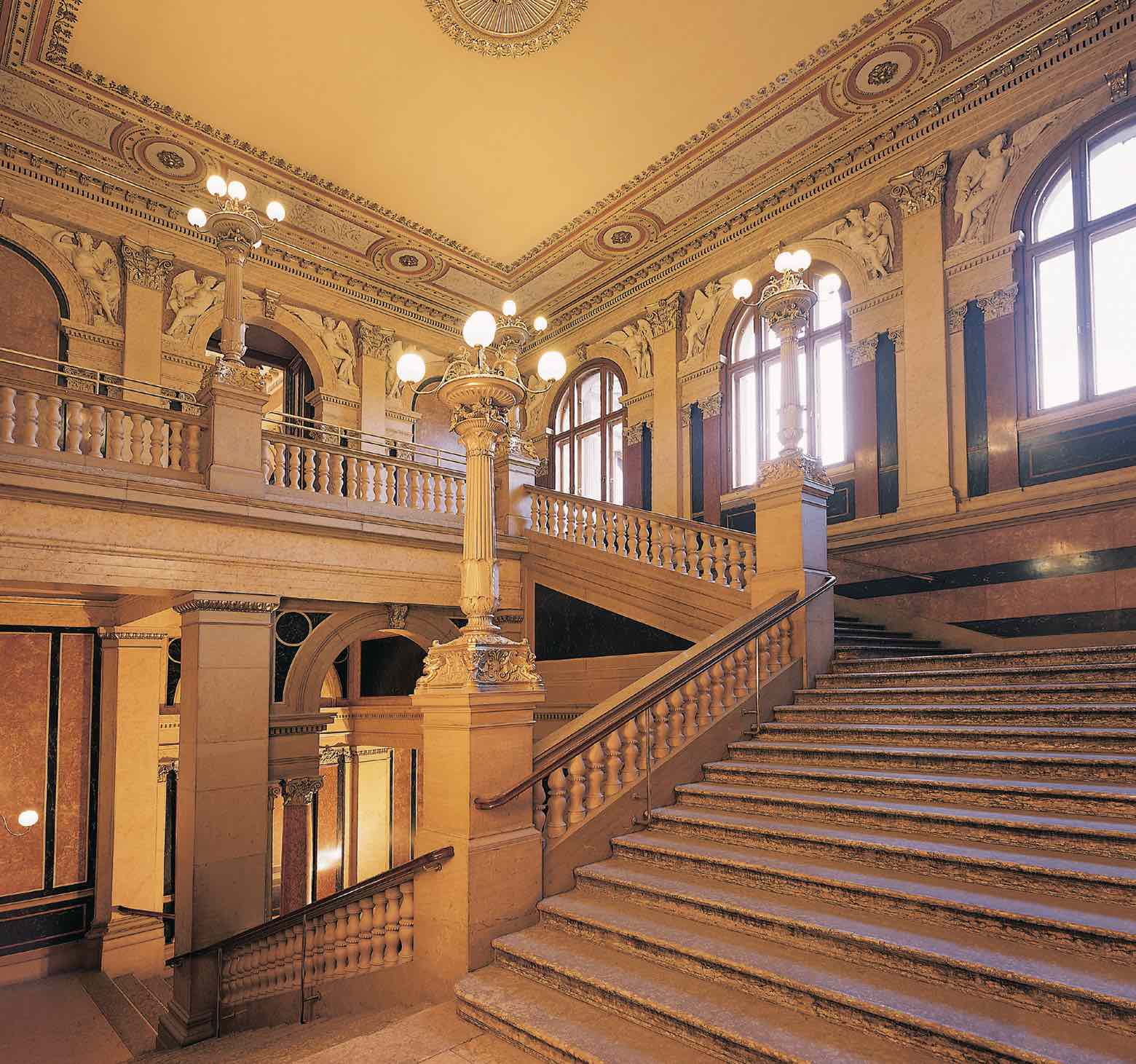 Der Stiegenaufgang zum Festsaal des Palais alte Börse