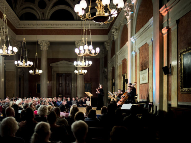 4 Publikum und Wiener Residenz Orchester